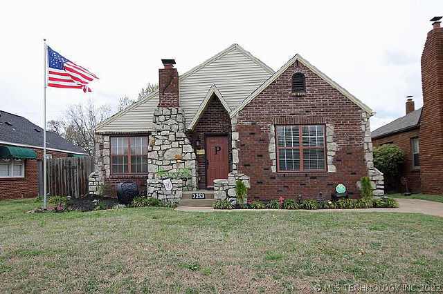 3253 E 2nd Street Property Photo 1
