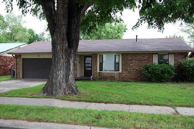2011 S Phoenix Avenue Property Photo 1