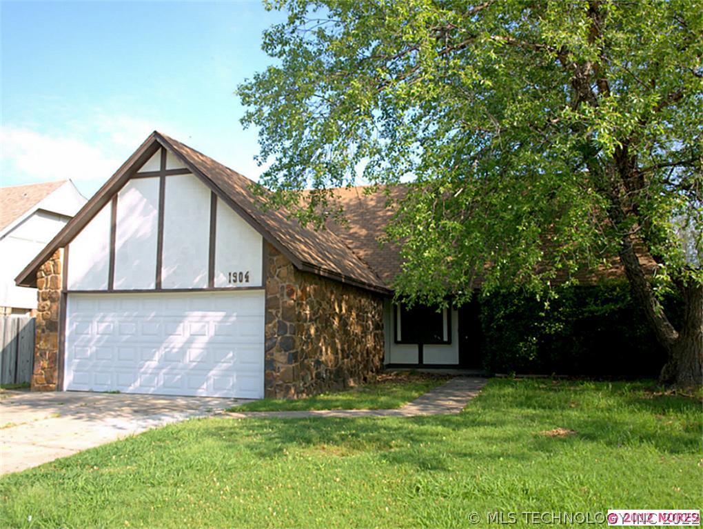 1904 W Indianola Street Property Photo 1