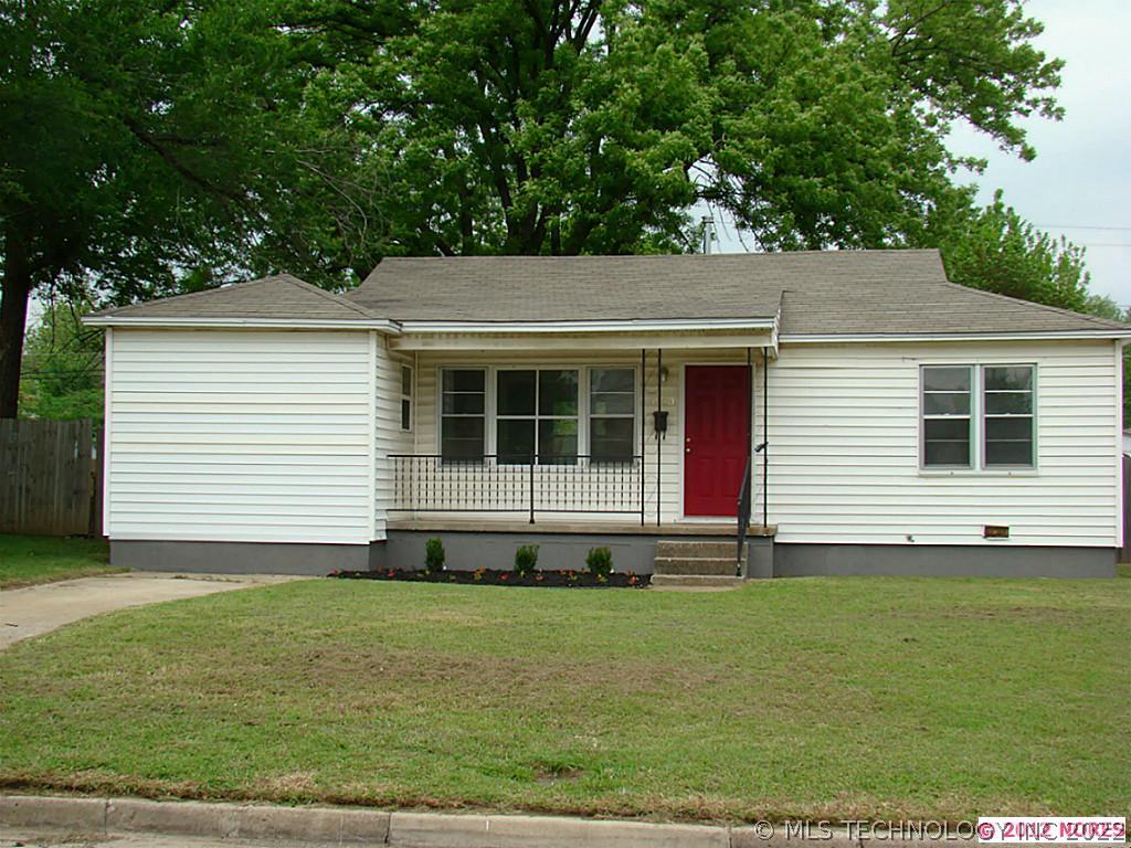 5943 E King Place Property Photo 1
