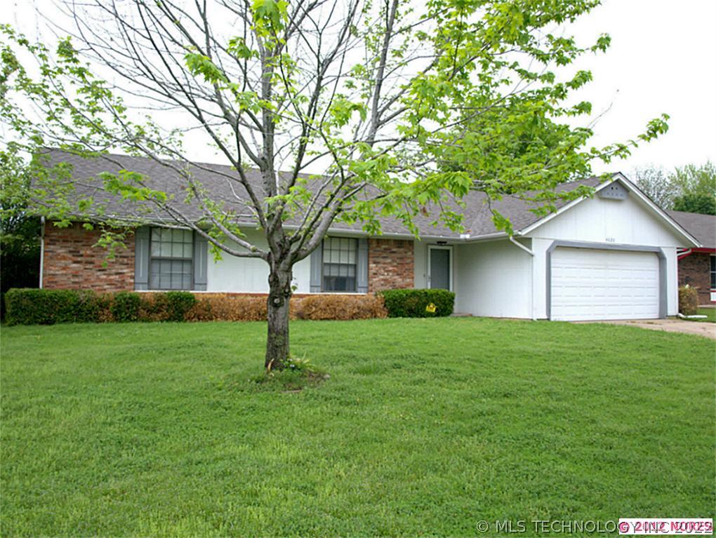 4020 S Cedar Avenue Property Photo 1