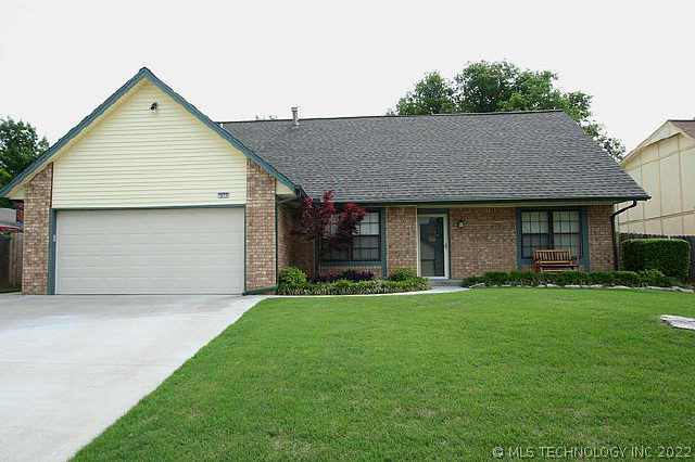 7405 S Gum Avenue Property Photo 1