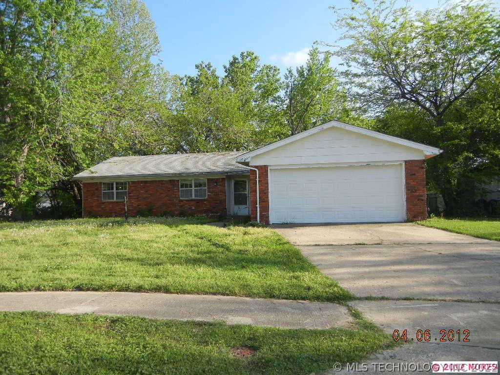 1009 N Hickory Place Property Photo 1