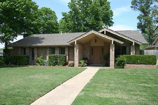 2905 E 77th Place Property Photo 1