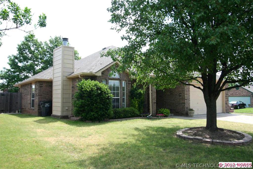13139 S Maple Place Property Photo 1