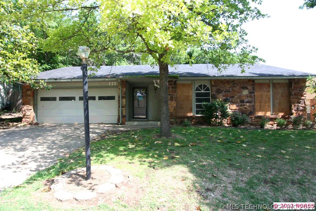 220 W Waco Place Property Photo 1
