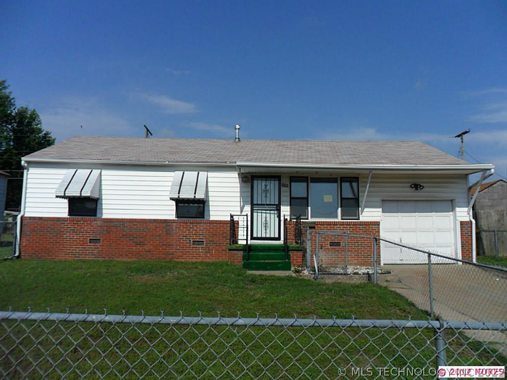 882 N Darlington Avenue Property Photo 1