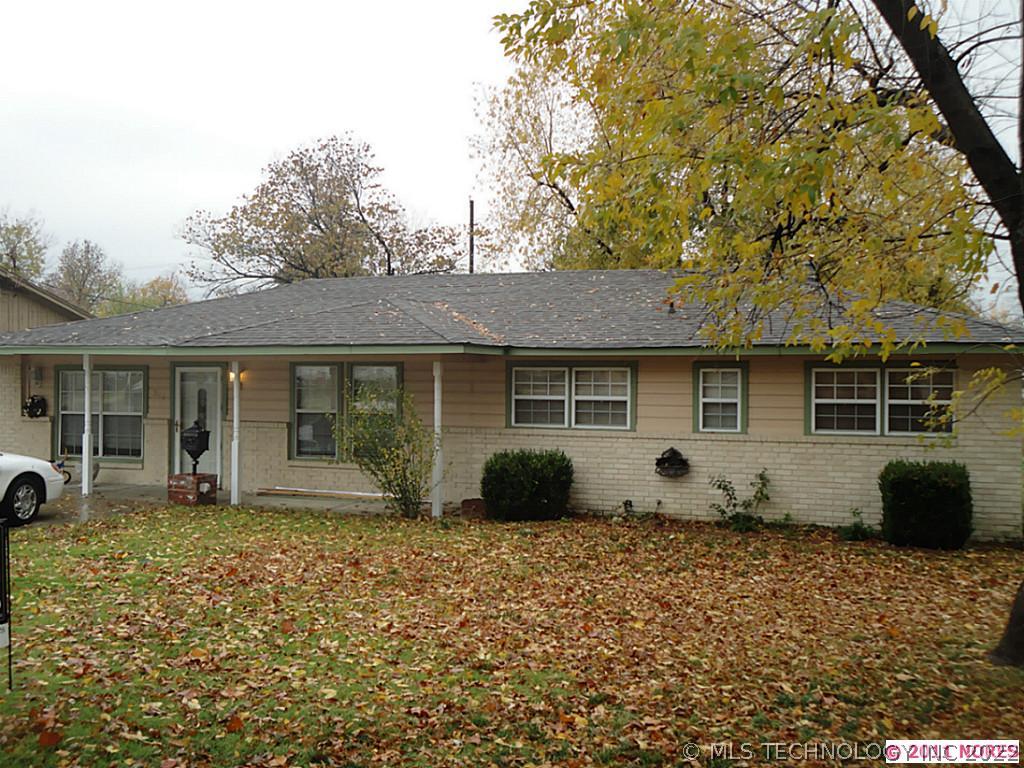 321 E Maple Street Property Photo 1