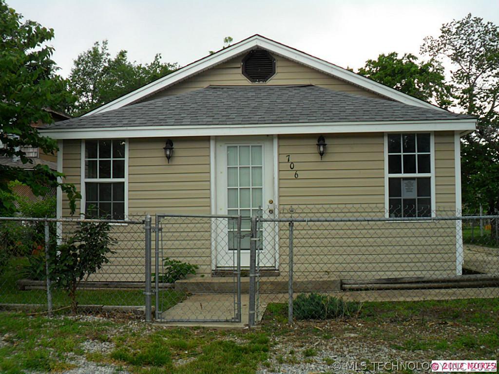 706 N Elizabeth Street Property Photo 1