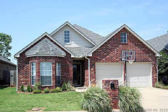 4300 S Willow Avenue Property Photo 1