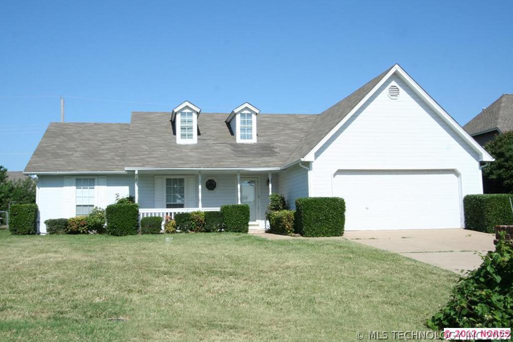 5208 S Spruce Drive Property Photo 1