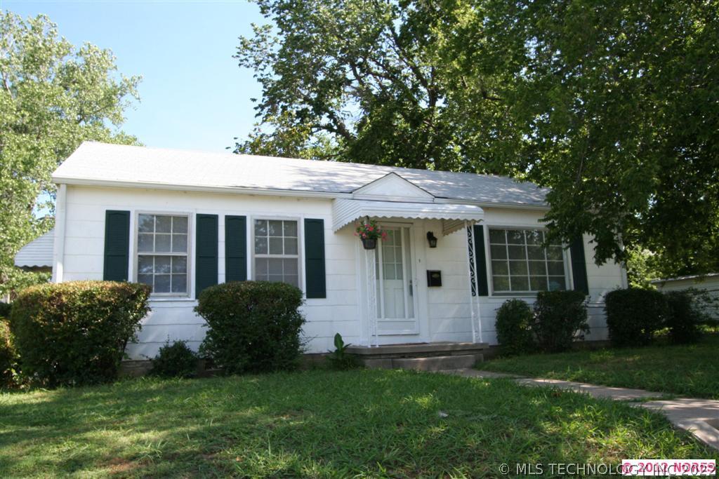 2205 E 5th Place Property Photo 1