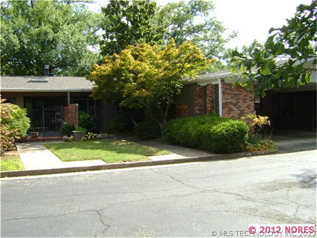 2126 E 60th Street I-5 Property Photo 1