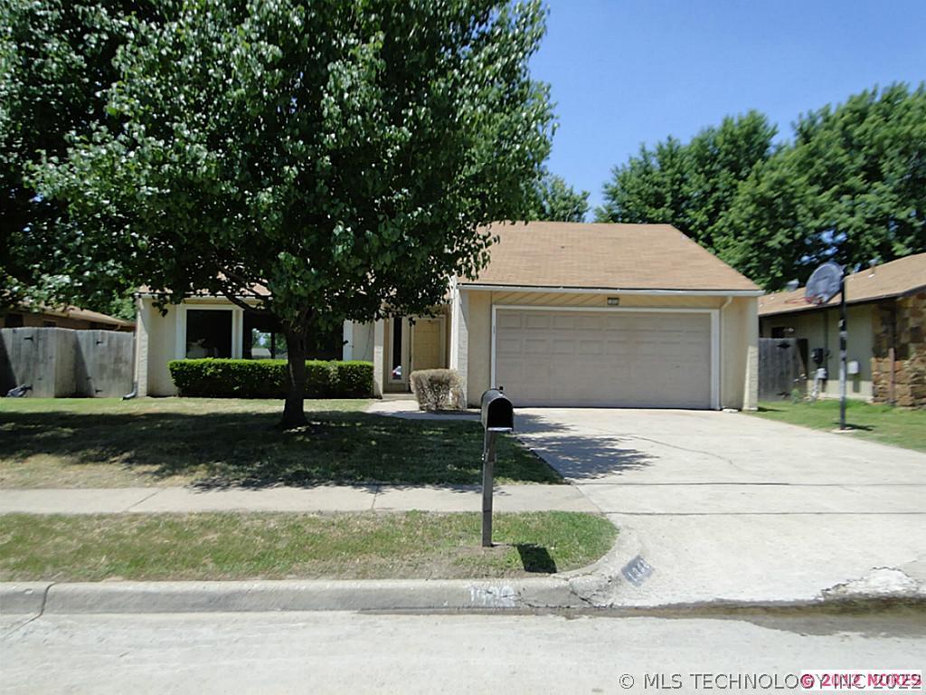 1900 N Eucalyptus Avenue Property Photo 1