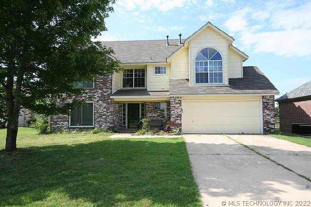 19520 E 36th Street Property Photo 1