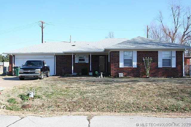 541 N 43rd West Avenue Property Photo 1