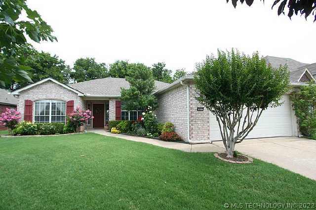 19517 E 46th Street Property Photo 1
