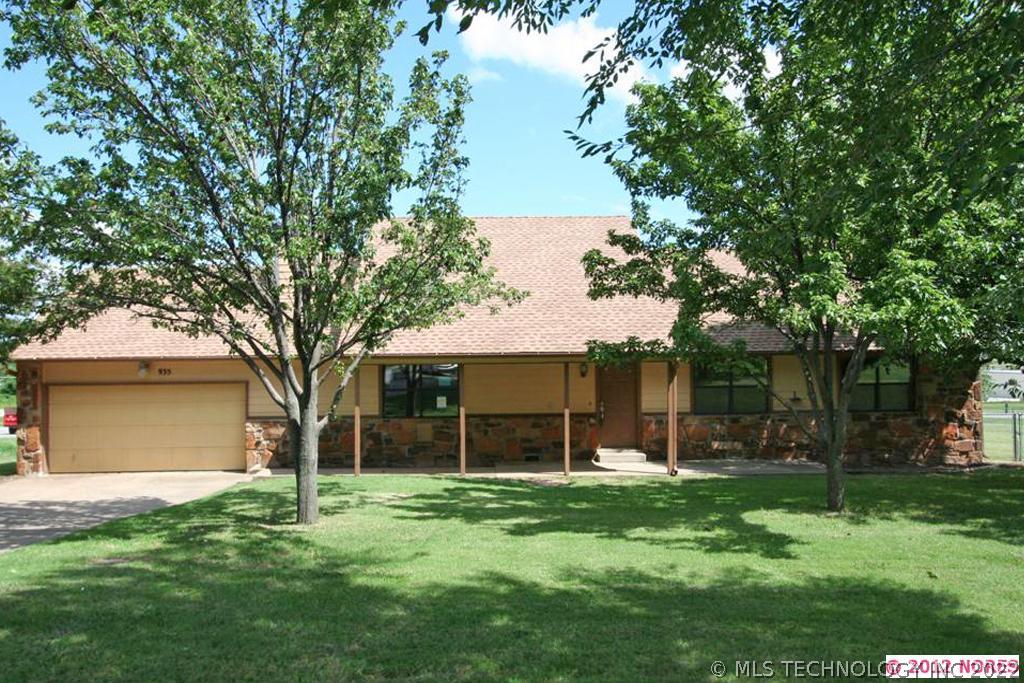 935 Ridge Lane Property Photo 1