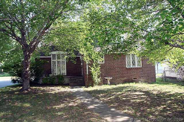 423 W Lincoln Avenue Property Photo 1