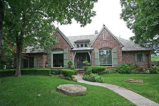 8308 S Allegheny Avenue Property Photo 1