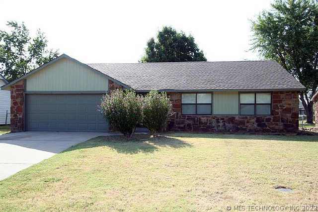 14045 S 283rd East Avenue Property Photo 1