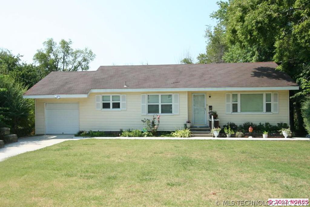 802 E Lincoln Avenue Property Photo 1