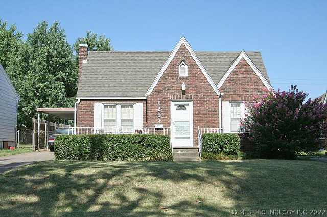 1232 S Knoxville Avenue Property Photo 1