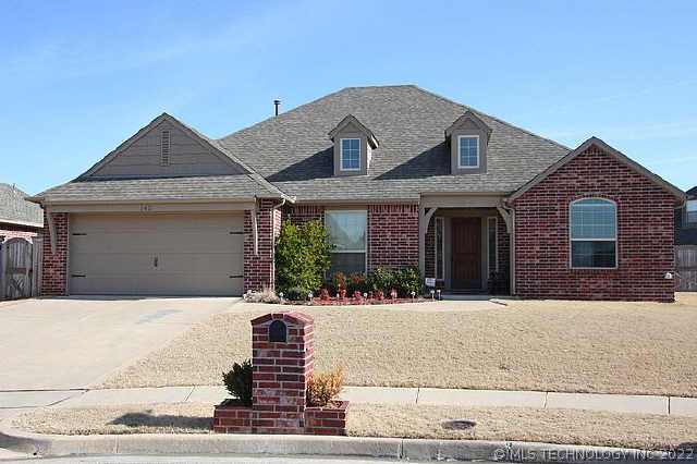 1411 N 18th Place Property Photo 1