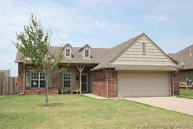 20217 E 43rd Street Property Photo 1