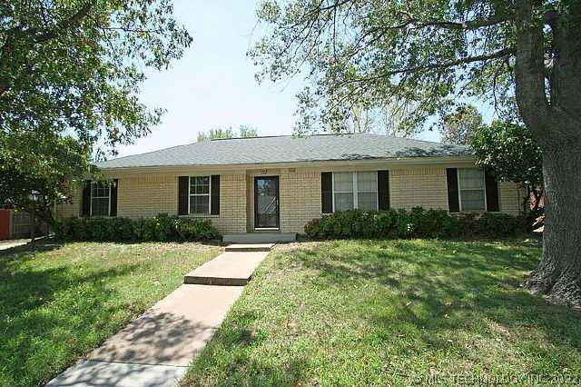 7010 E 48th Street Property Photo 1