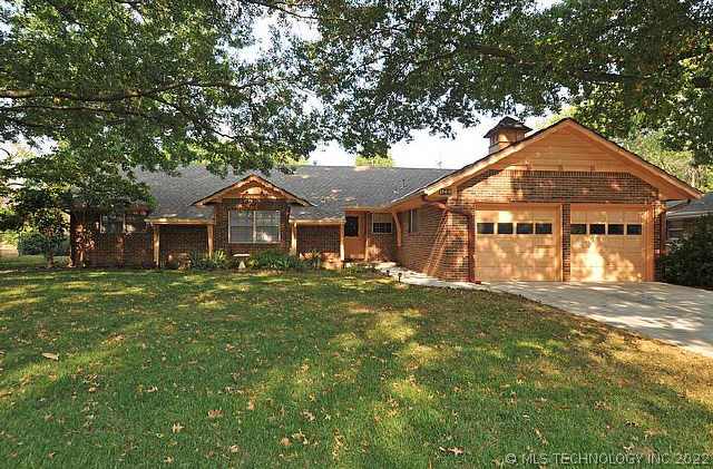 1201 Se Greystone Avenue Property Photo 1