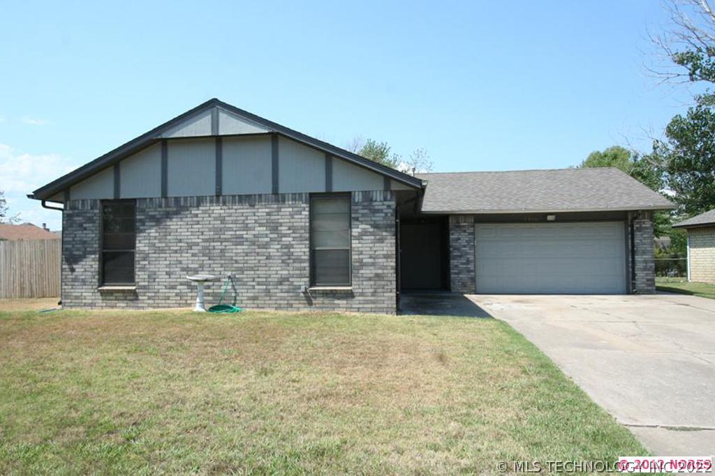 1304 S Lions Avenue Property Photo 1