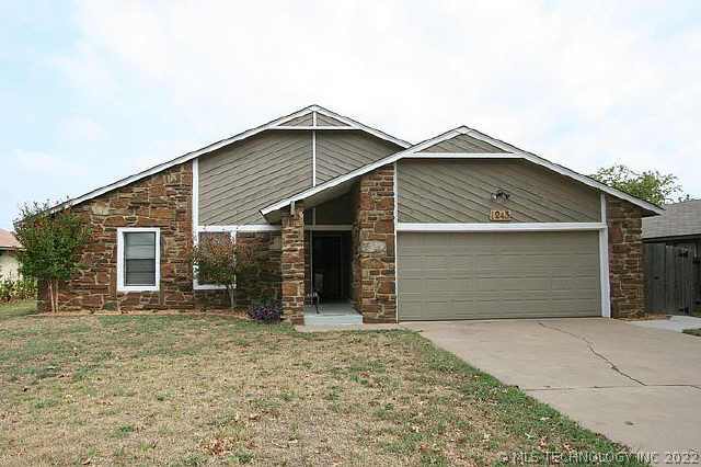 1243 E 139th Street Property Photo 1