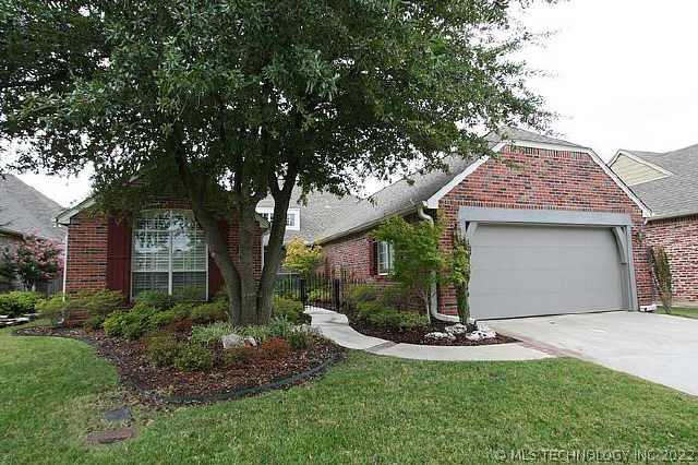 2928 E 95th Place Property Photo 1