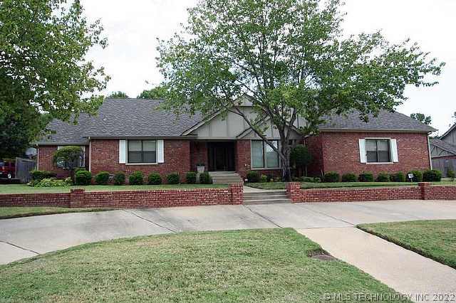 8757 S Richmond Avenue Property Photo 1