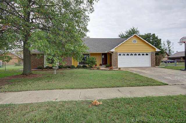 8714 N 121st East Avenue Property Photo 1