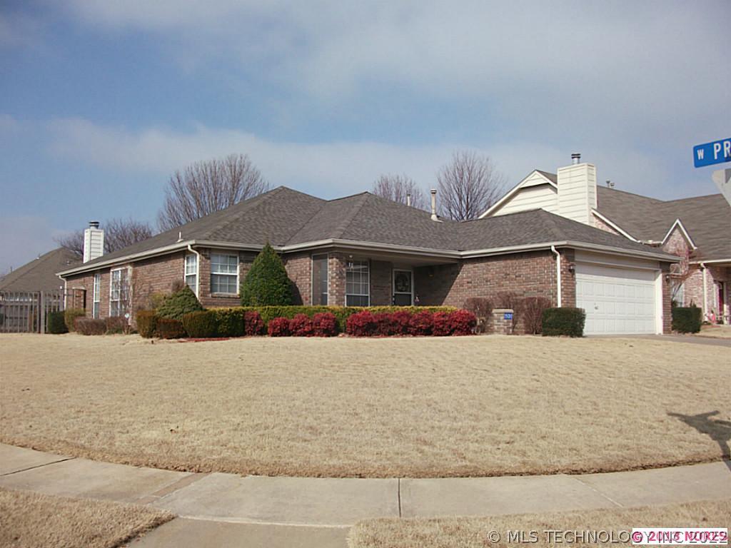 1500 N Willow Avenue Property Photo 1