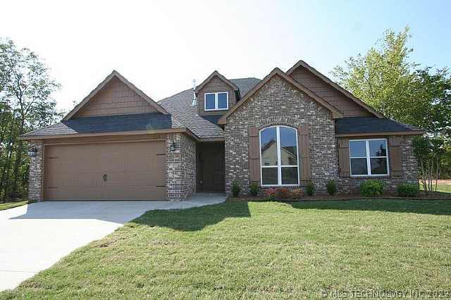 724 W 40th Place Property Photo 1