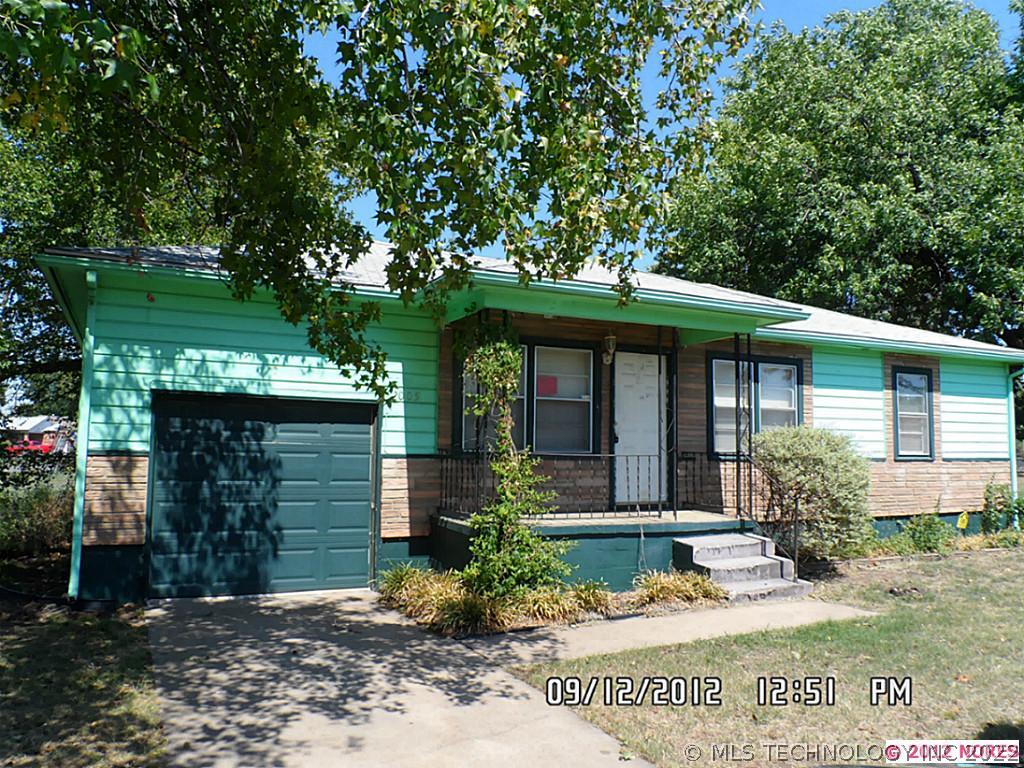 2005 E Young Place Property Photo 1
