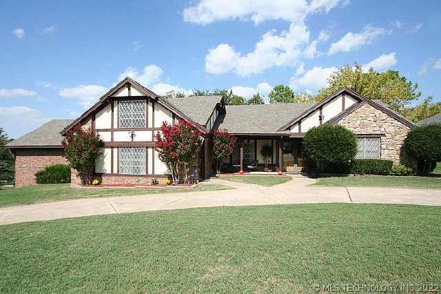 6717 S Oswego Avenue Property Photo 1