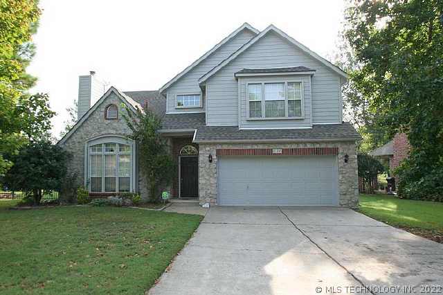 8105 S 86th Avenue Property Photo 1