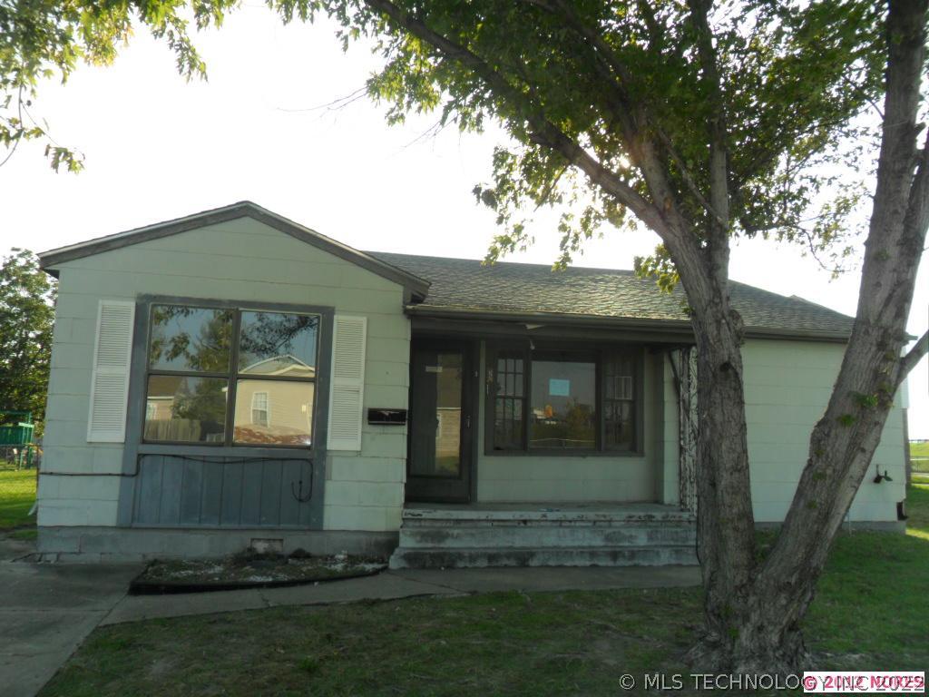 505 N 70th East Avenue Property Photo 1