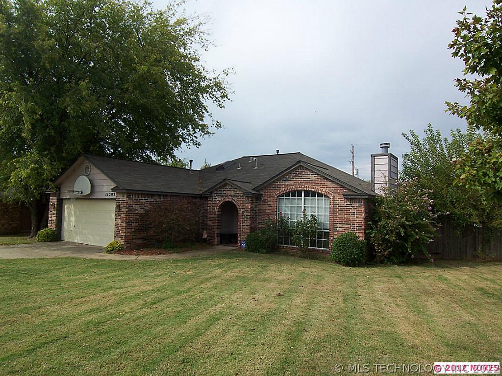 11302 S Nandina Avenue Property Photo 1