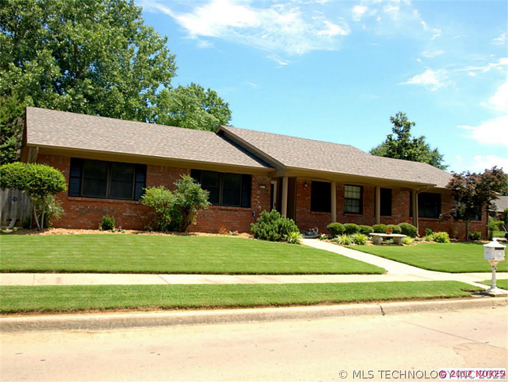 905 S Chestnut Avenue Property Photo 1