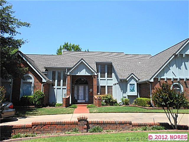 8708 S College Avenue Property Photo 1