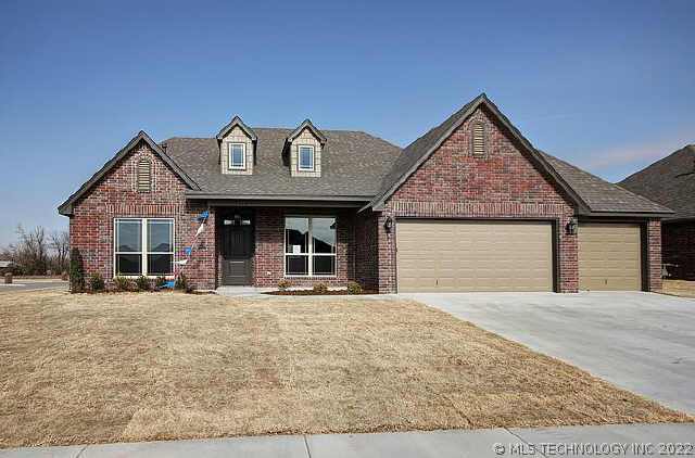 12103 E 70th Street North Property Photo 1