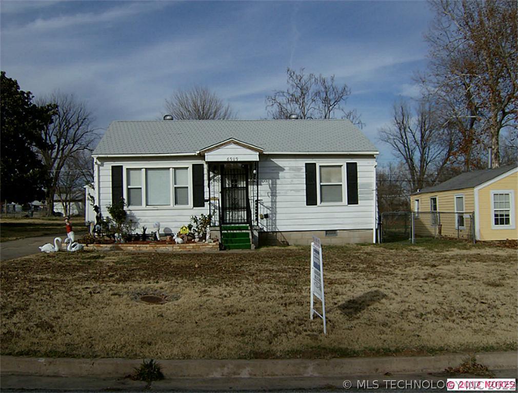 6909 E Newton Place Property Photo 1