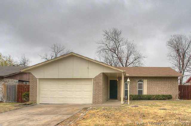 12927 E 32nd Street Property Photo 1