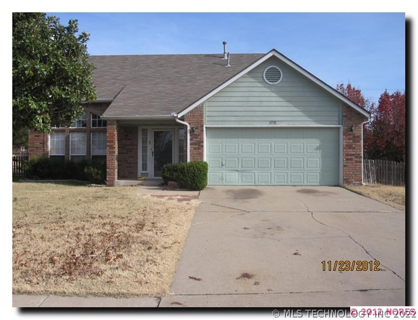 1711 S Fir Place Property Photo 1