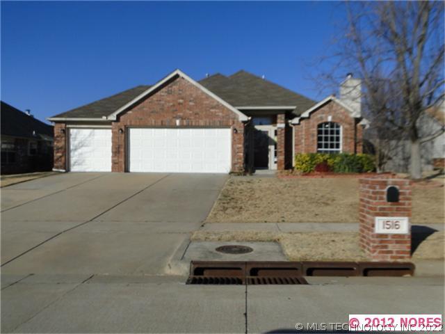 1516 W Miami Street Property Photo 1